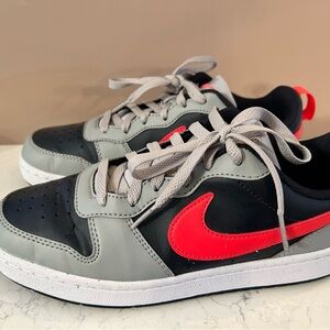 Women's 8/Big Kids 6.5 Nike Court Borough Low Recraft sneakers